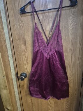 Women's Lace-Trim Satin Chemise - Plm.    Box 46L